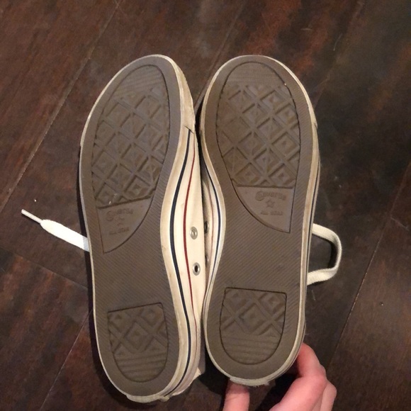 White basic converse - Picture 3 of 4
